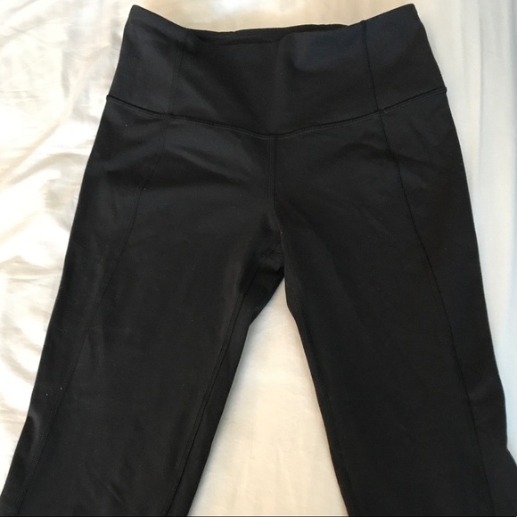 Flared cropped lululemon athletic pants - Picture 2 of 3